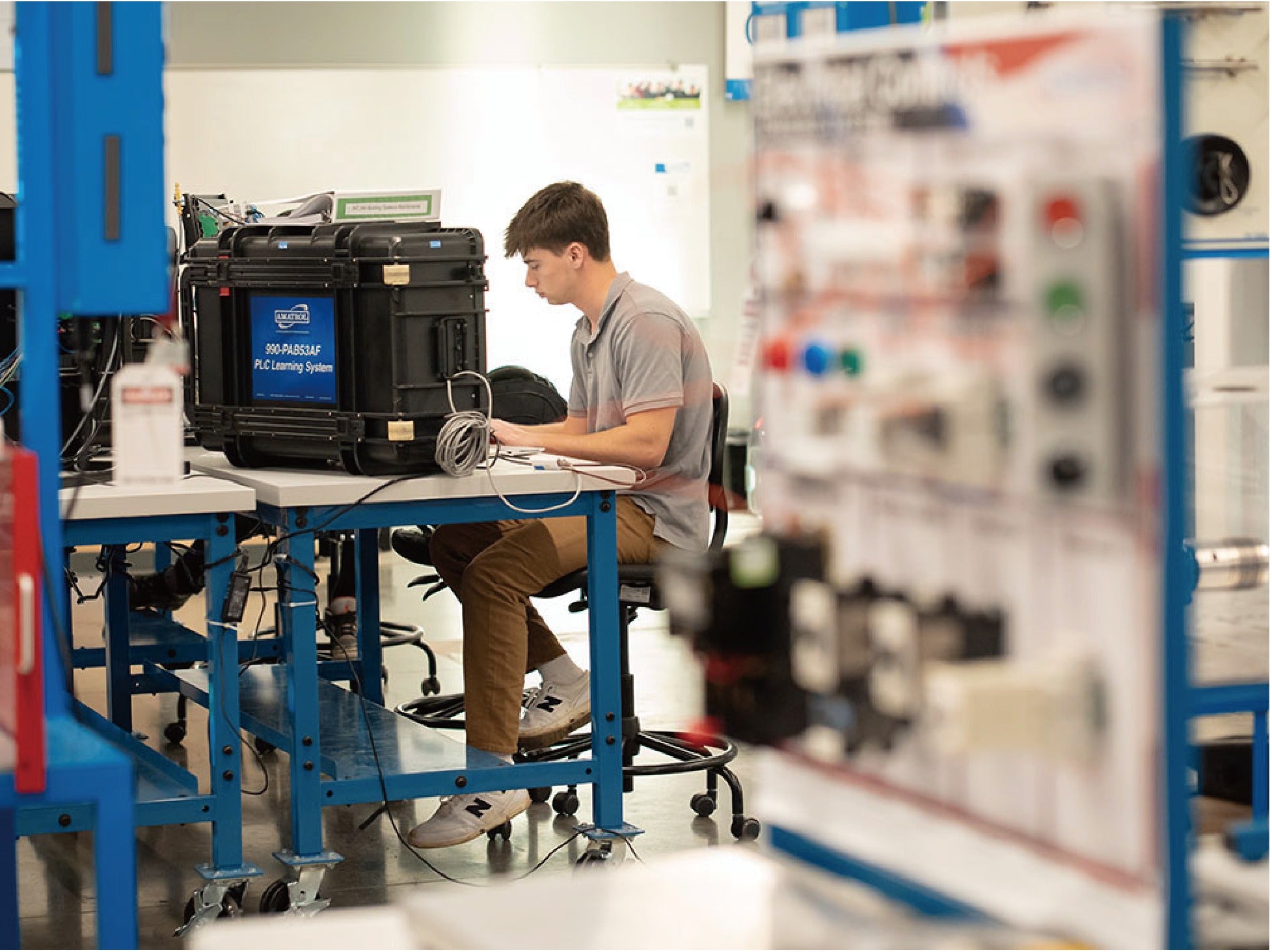 A state-of-the-art self-owned automated manufacturing facility performing 100% functional and battery safety quality control testing on Telemiles devices.